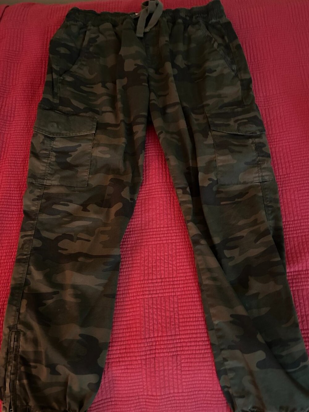 SANCTUARY CAMOUFLAGE PANTS, SIZE MEDIUM, MOSTLY OLIVE GREEN